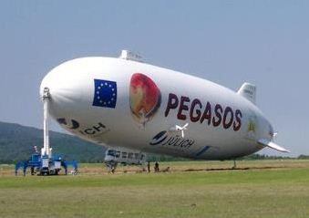 Missione Pegasos a Gorizia, lo Zeppelin NT sorvola la città e si àncora in aeroporto